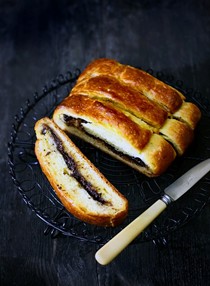 Brioche chocolate buns