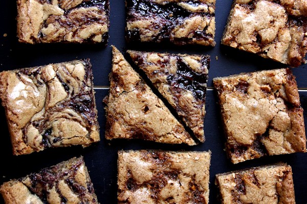 Brittle and jam blonde brownies
