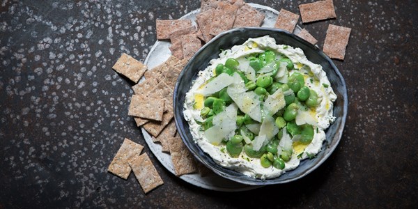 Broad bean and cream cheese dip