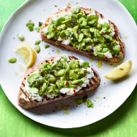 Broad bean and goats' cheese bruschetta
