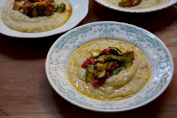 Broad bean favata with courgettes and tomatoes