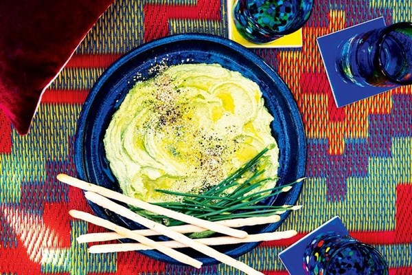 Broad bean, feta & toasted sesame hummus