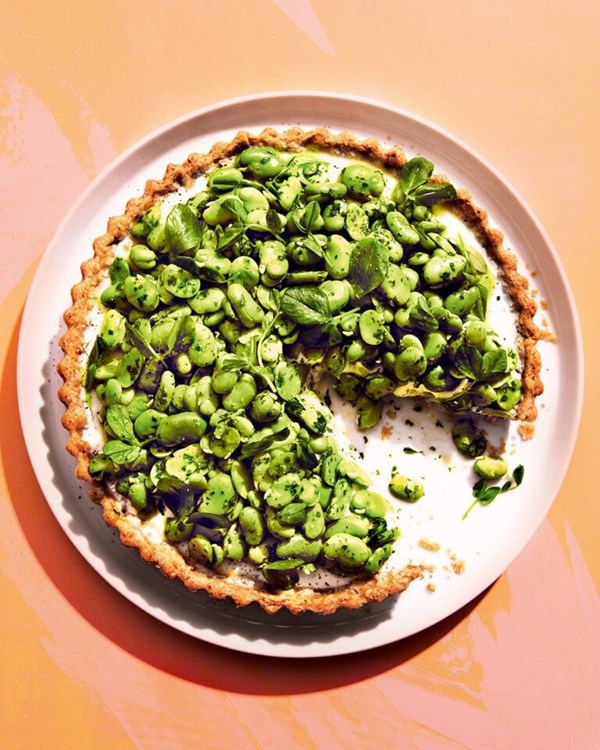 Broad bean, goat's cheese, shallot and walnut tart