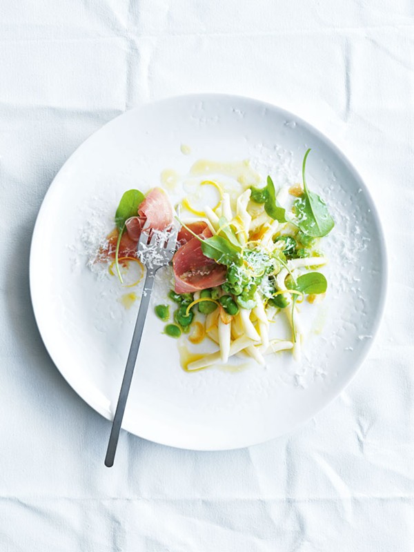 Broad bean, lemon and prosciutto pasta
