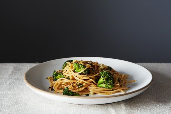Broccoli aglio e olio with gremolata breadcrumbs