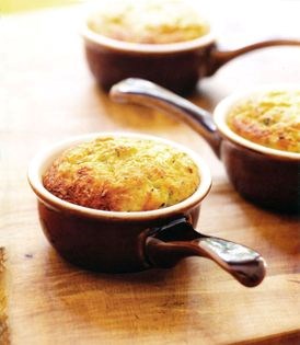 Broccoli and Minas cheese soufflé (Soufflé de broccolis e queijo Minas)