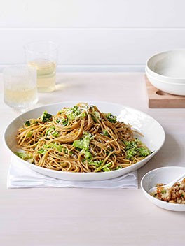 Broccoli and Parmesan spaghetti with prosciutto crumbs