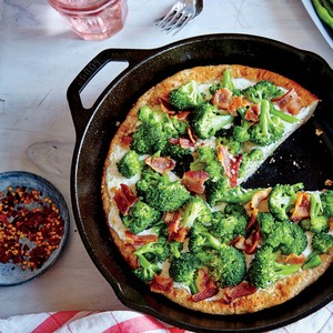 Broccoli-bacon skillet pizza