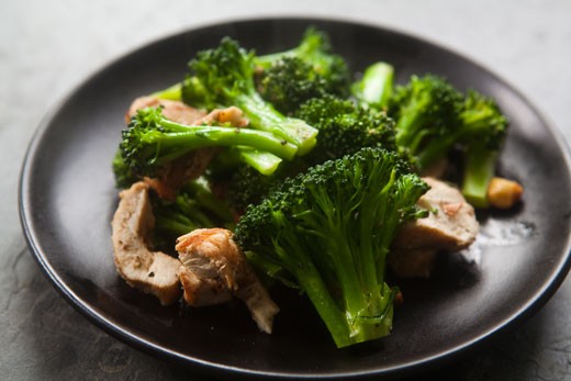Broccoli, chicken, and almond sauté