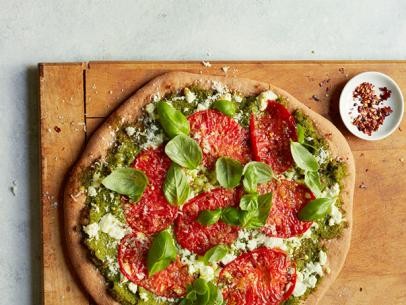 Broccoli pesto pizza