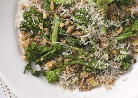 Broccoli rabe with bulgur and walnuts