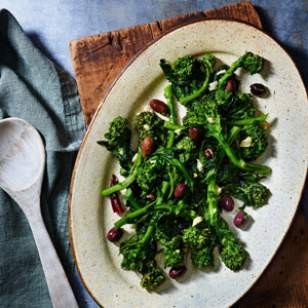 Broccoli rabe with olives & garlic (Broccoli di rape stufati)