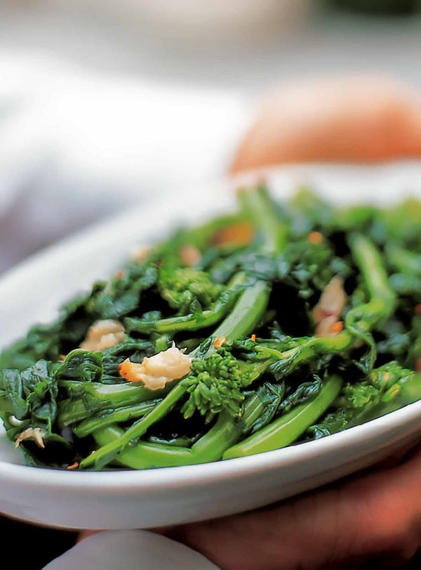 Broccoli rabe with roasted garlic