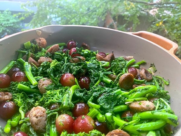 Broccoli rabe with sausage and grapes