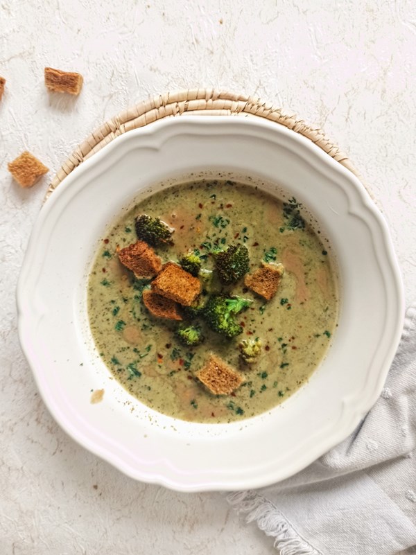 Broccoli soup with tahini