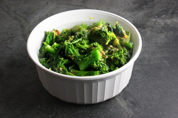 Broccoli with anchovy dressing