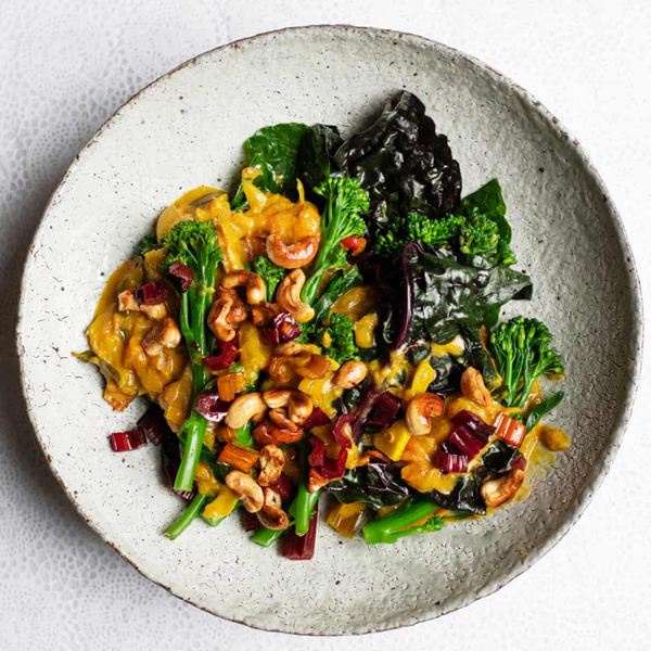 Broccoli with coconut milk and cashews [salad]