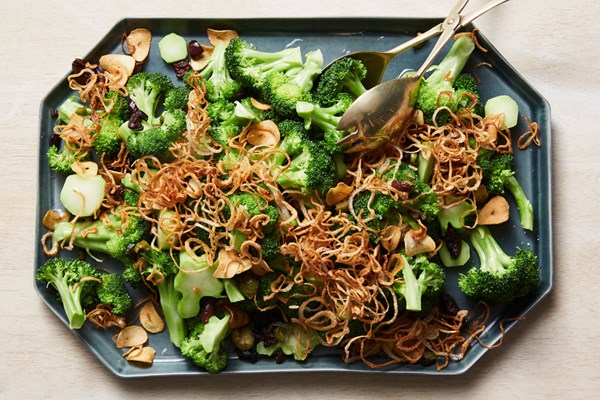 Broccoli with fried shallots and olives 