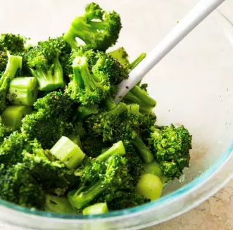 Broccoli with lemon-oregano dressing