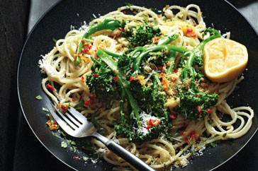 Broccolini & chilli spaghetti with pangrattato
