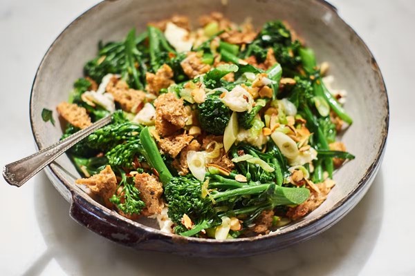 Broccolini with scallions