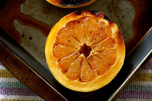 Broiled grapefruit with brown sugar and ginger