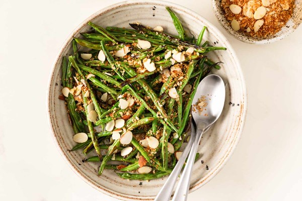 Broiled green beans with garlicky toasted breadcrumbs