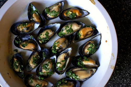Broiled mussels