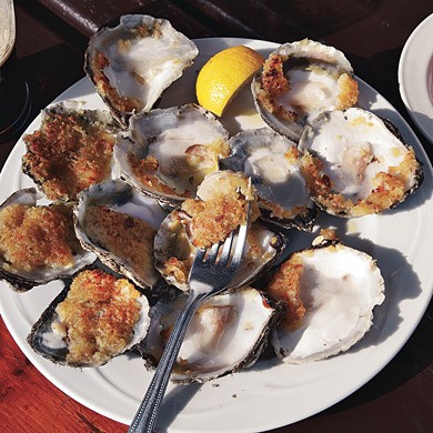 Broiled oysters with garlic breadcrumbs