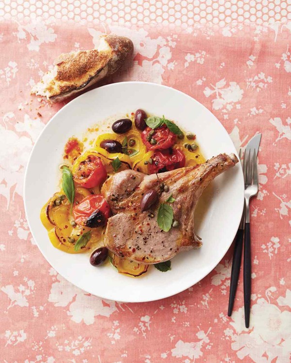 Broiled pork chops with yellow-pepper puttanesca