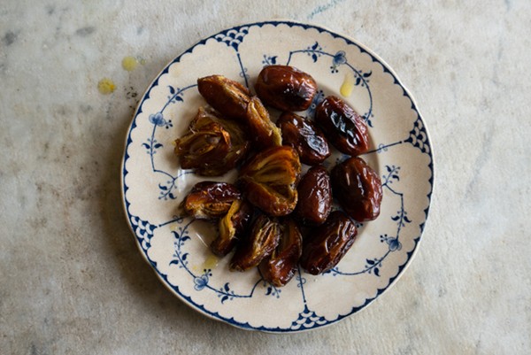 Broiled saffron dates