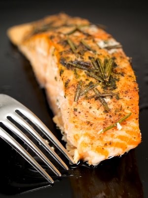 Broiled salmon with rosemary