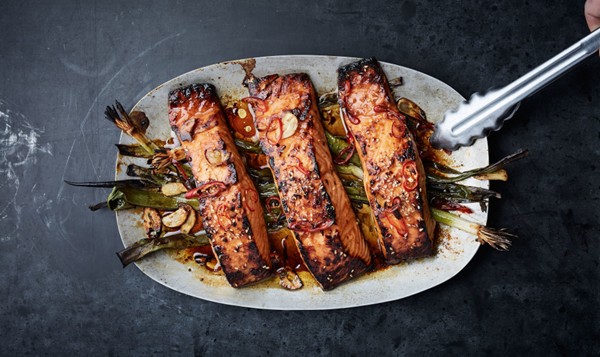 Broiled salmon with scallions and sesame