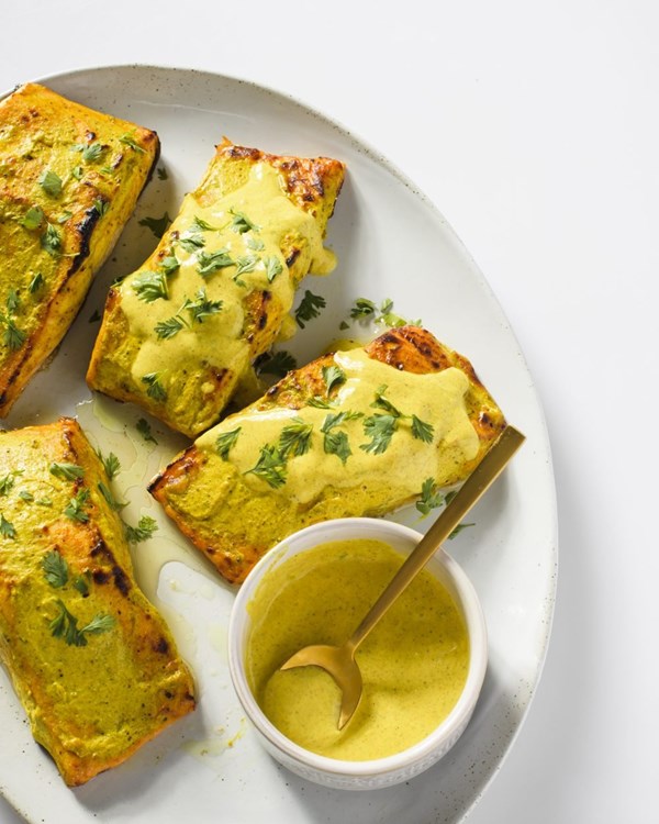 Broiled salmon with yogurt, citrus and warm spices