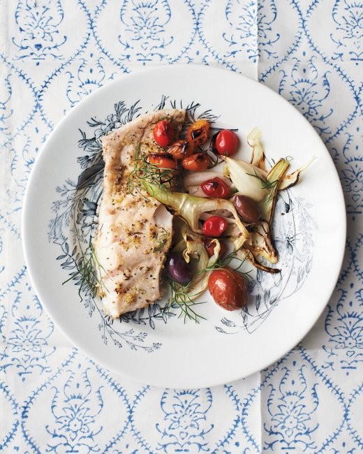 Broiled striped bass with tomatoes and fennel