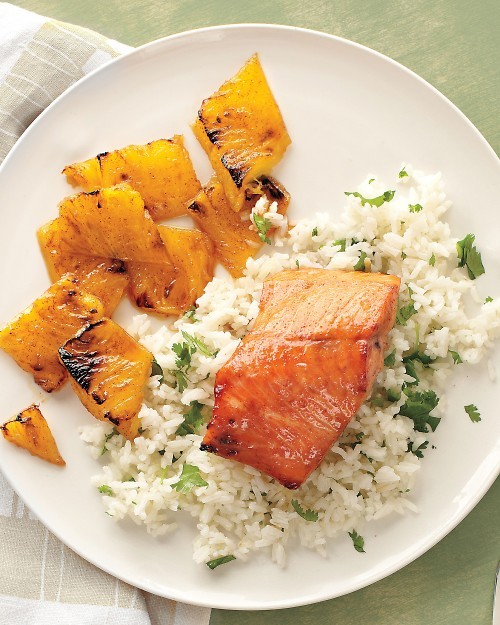 Broiled sweet-and-spicy salmon with pineapple