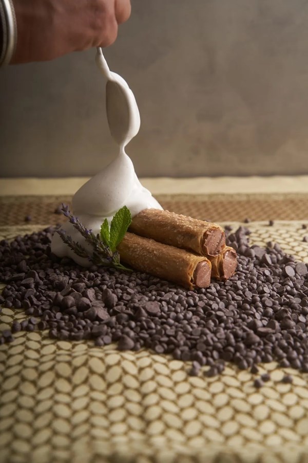 Broken Cuisine's glass cannoli [George Stiffman]