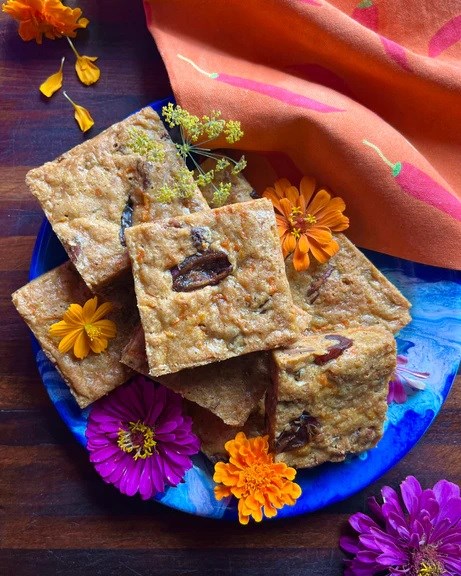 Bronwen's spiced carrot cake blondies 