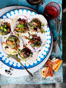 Brown bread-crusted scallops with lemon and pancetta