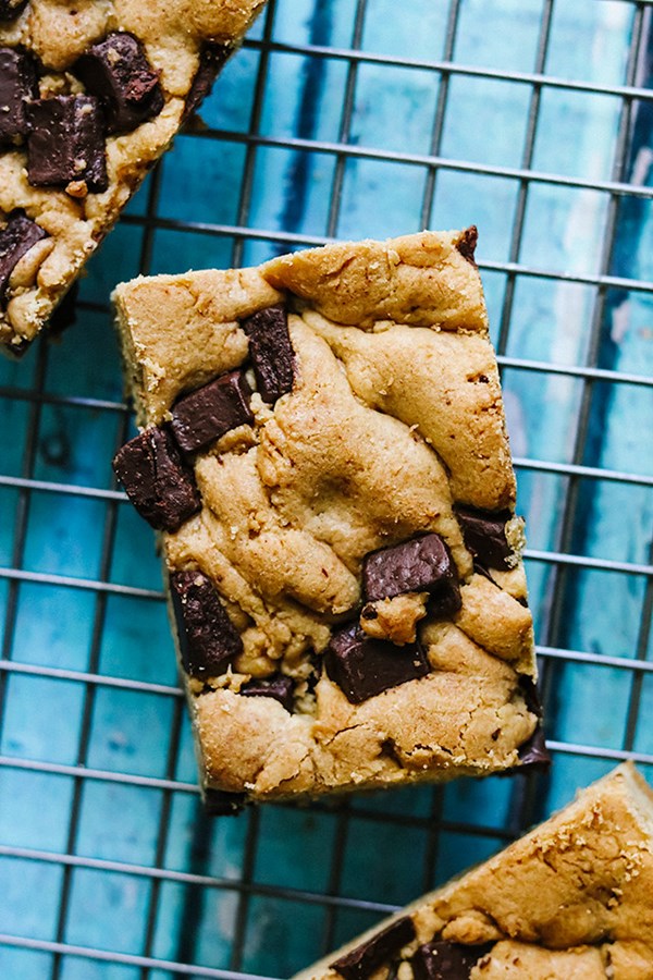 Brown butter and tahini chocolate chip cookie bars