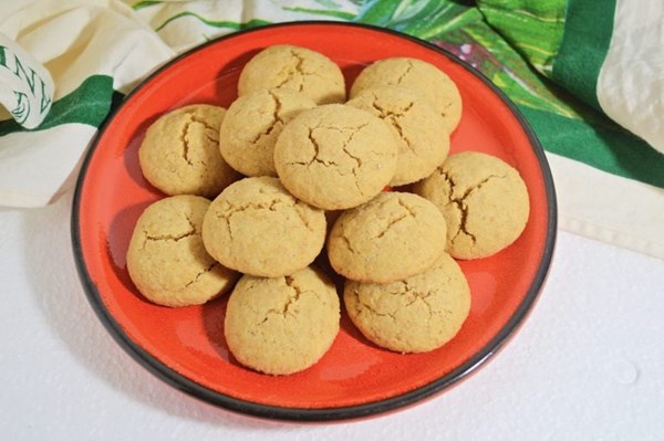 Brown butter biscuits with cardamom