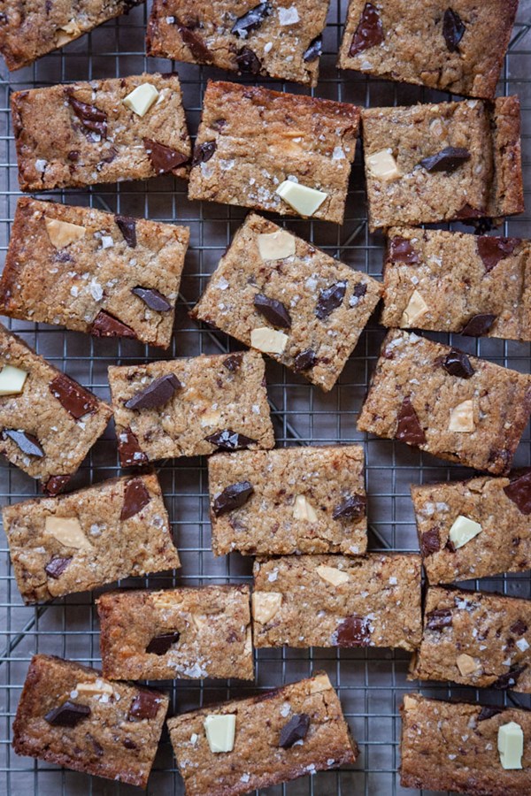 Brown butter blondies with chocolate chunks