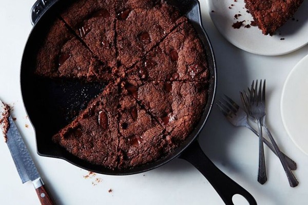 Brown butter ginger chocolate chip skillet cookies