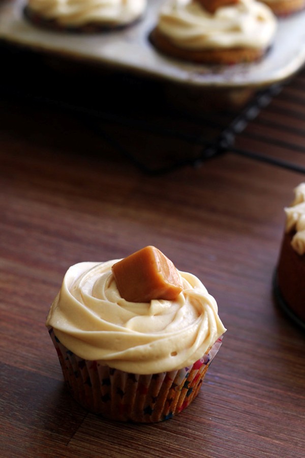 Brown butter pumpkin cupcakes with caramel cream cheese frosting