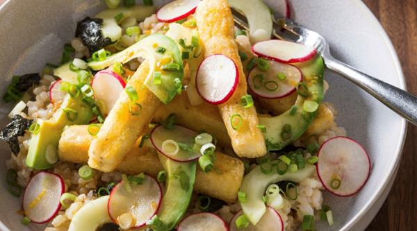 Brown rice bowls with crispy tofu