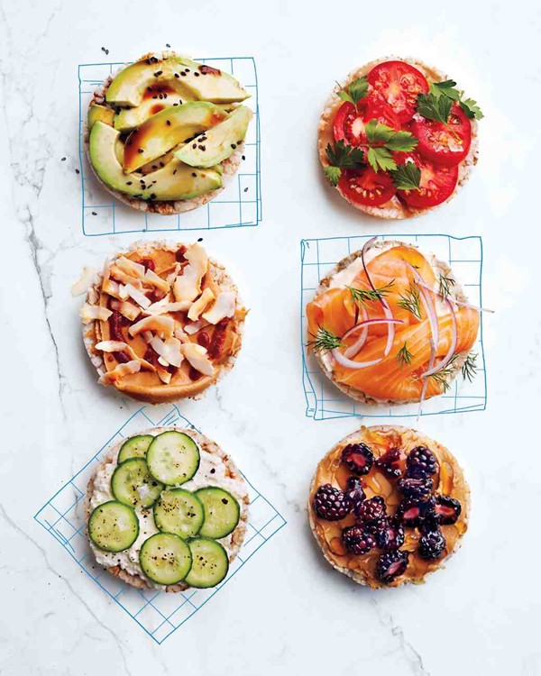 Brown-rice cakes with toppings