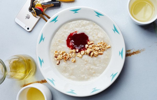 Brown rice porridge with hazelnuts and jam
