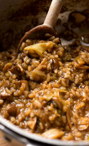 Brown rice risotto with mushrooms, cabbage, and thyme recipe | Eat Your ...