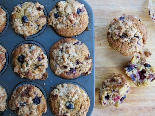 Brown sugar berry crumble muffins