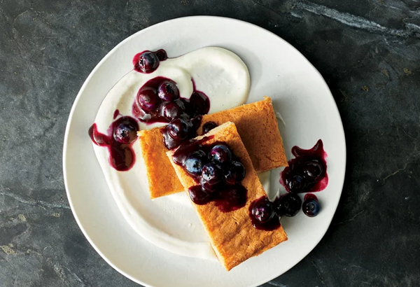 Brown sugar cake with ricotta and blueberries
